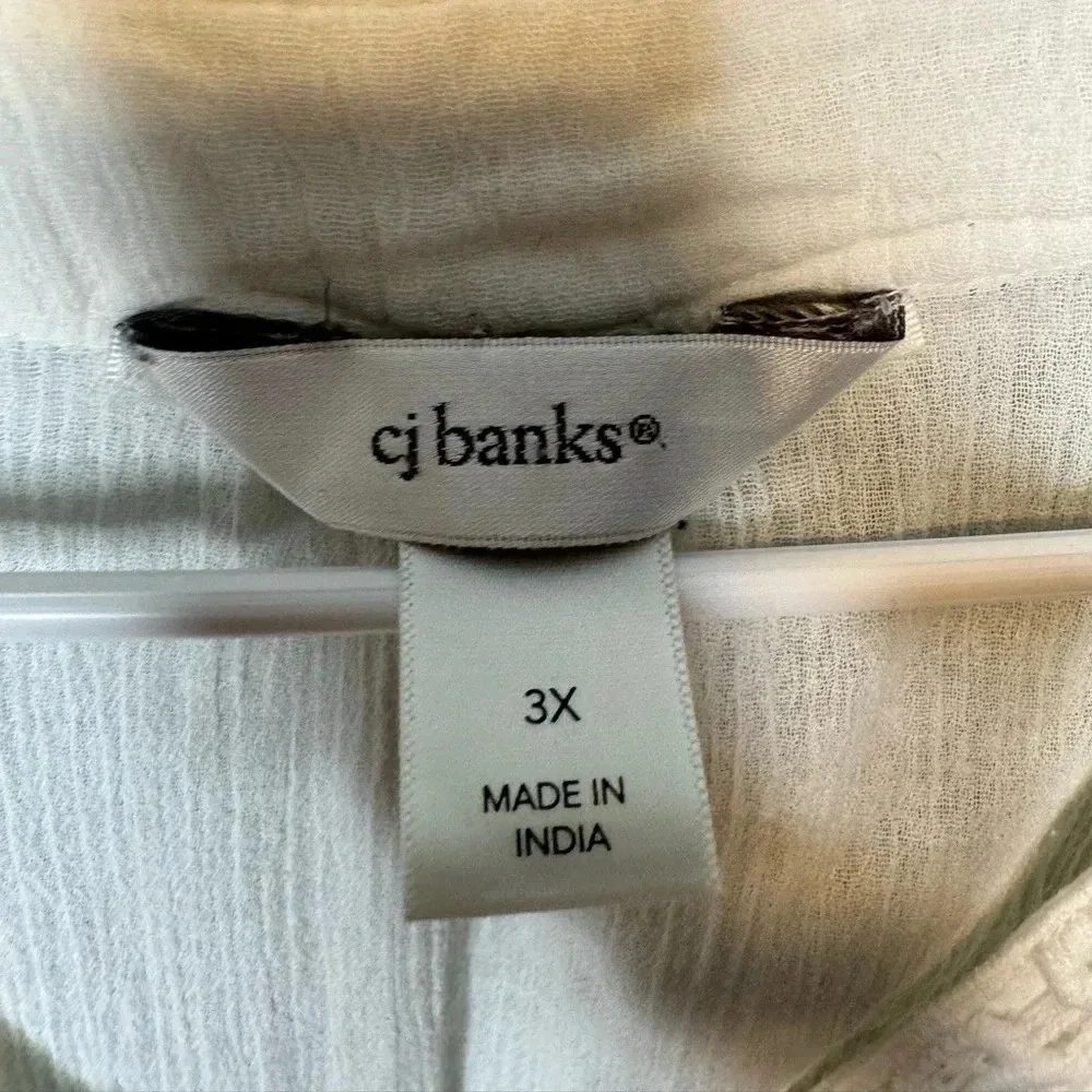 CJ Banks Womens 3X white top with buttons and crochet front - Picture 7 of 7